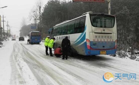 低温雨雪致道路结冰 今早湖北多条高速暂闭