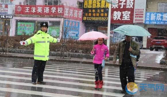 受低温雨雪天气影响 今日长沙部分学校停课一天