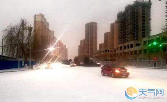 兰州道路积雪严重 市内多条公交线路停运