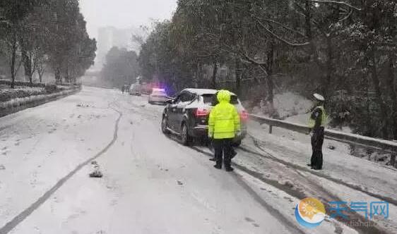 受道路结冰影响 今晨威海多条公交线路调整