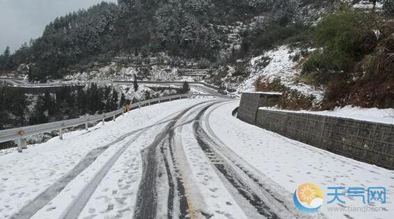 重庆局地仍有道路结冰 多条路段继续交通管制