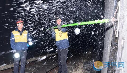 气象台发布暴雪蓝色预警 长三角铁路停运部分列车