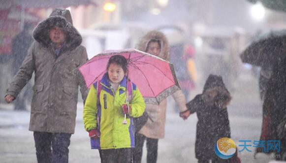 受强降雪天气影响 今日郑州车站多个班线停运