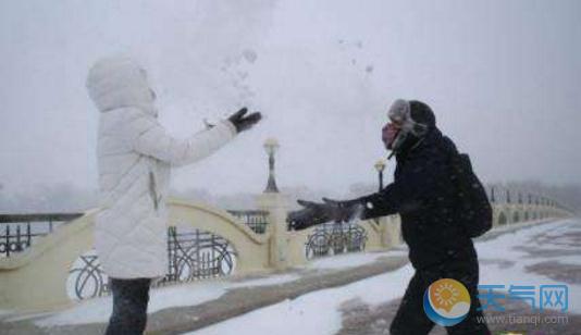 海南女孩见雪兴奋进长沙医院 下雪兴奋成面瘫流口水