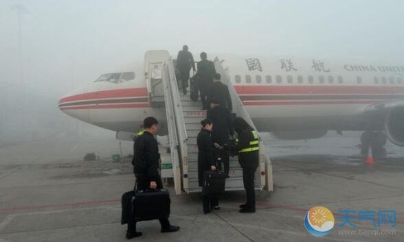 河北多地大雾围城 石家庄机场80个航班被迫取消
