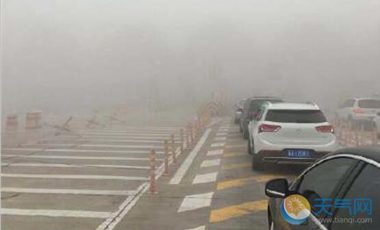 镇江发布大雾红色预警 市内多条路段特级管制