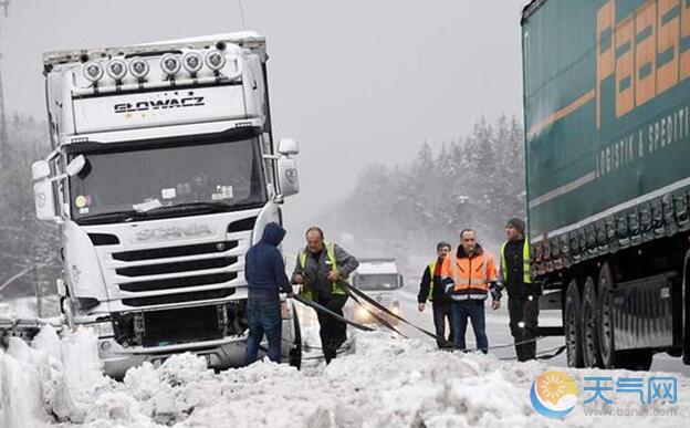 德国发布“极端强降雪”预警 局地积雪深度达1米