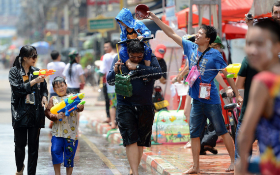 2019年老挝泼水节时间 老挝泼水节怎么放假的
