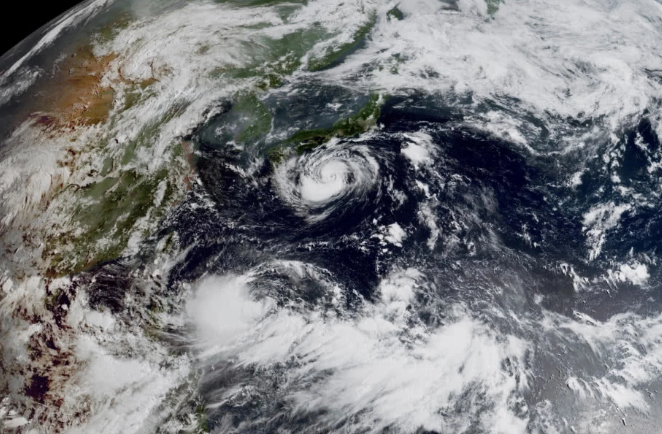 8号台风范斯高最新最全卫星云图 风眼清晰可见日本遭殃