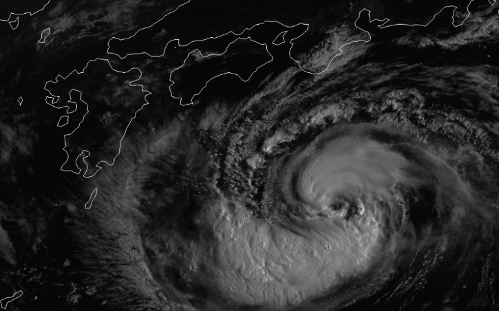 8号台风范斯高最新最全卫星云图 风眼清晰可见日本遭殃