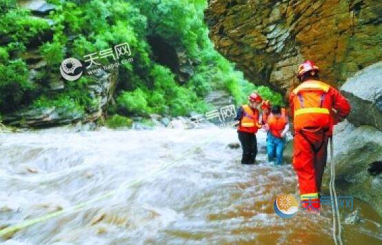 受台风外围云系影响 北京局地暴雨关闭景区77家