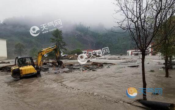 四川应急管理厅：暴雨导致阿坝州1.27万人受灾另有4人死亡