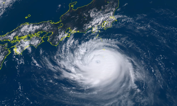 台风“法茜”最新卫星云图 达到强台风上限巅峰状态袭击日本