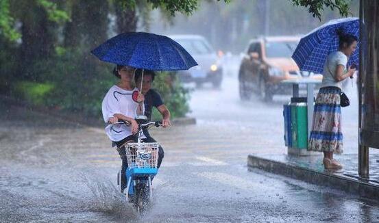 今天广西仍持续大范围降雨 省内气温普遍30℃左右