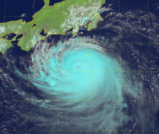 台风“法茜”最新卫星云图 达到强台风上限巅峰状态袭击日本