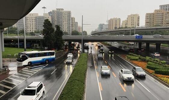 重庆雨势逐渐减弱转阴天 主城区气温回升至30℃