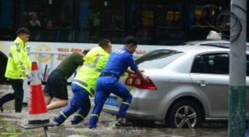 四川西部北部大暴雨 西北大风降温南方37℃高温