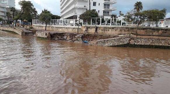 西班牙东南地区遭洪水袭击 6人死亡大量房屋严重受损