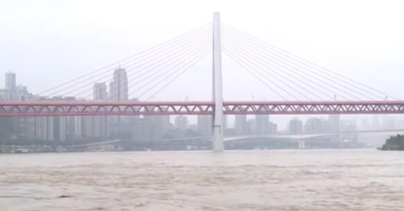 强降雨致重庆河流水位持续上涨 主城秋汛迎最大洪峰过境