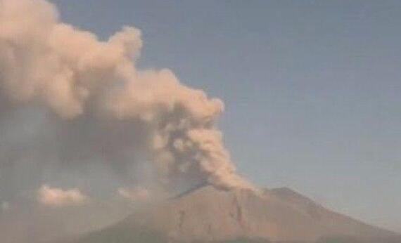 日本樱岛火山大规模喷发 现场大量喷石及碎屑流出