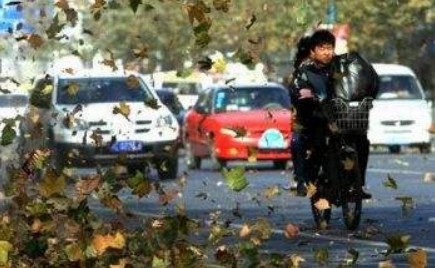 青藏高原和华西有大雨 西北中东部等地降温4-6℃