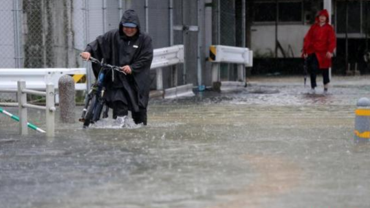 第17号台风“塔巴”继续北上逼近 日本冲绳等多地大到暴雨