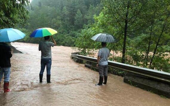 今日四川多地持续强降雨 成都雅安等市局部大雨