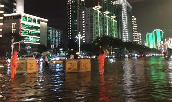 云南多地持续阵雨天气 白天气温跌至20℃左右