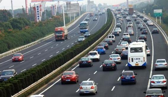江苏公布国庆高速易堵19个路段 10月1日出现车流量最高峰