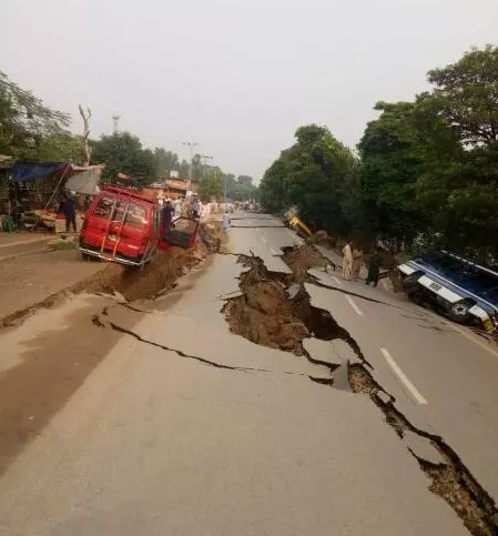 巴基斯坦5.8级地震死亡人数更新 地震持续10秒仍有余震