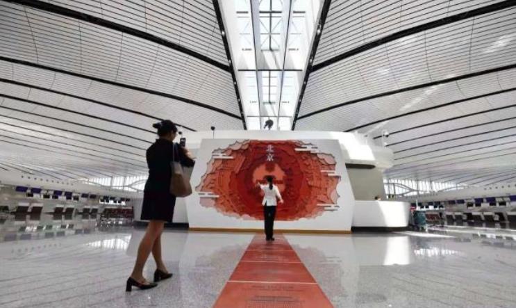北京大兴机场投运 海关与安检合并检查一次通行