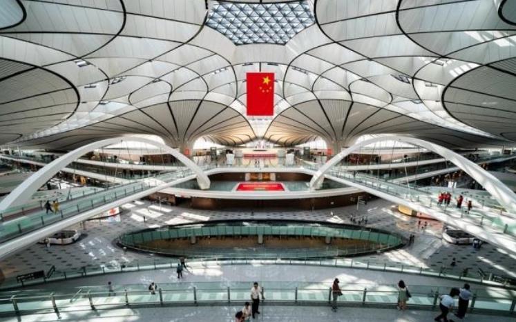 北京大兴机场投运 海关与安检合并检查一次通行