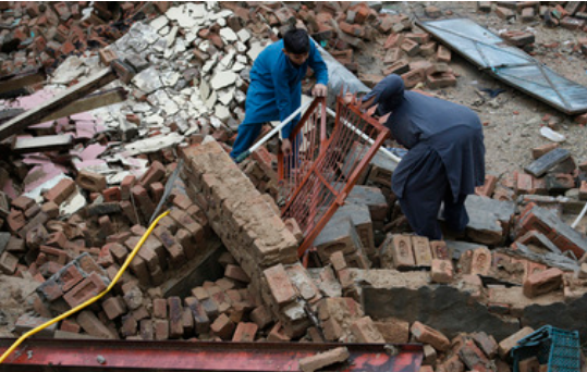 巴基斯坦地震死亡人数达37人 多所房屋受损场面混乱