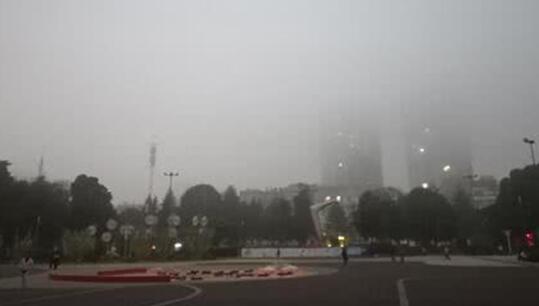 今晨云南多地出现大雾+降雨 局地最高气温仅20℃出头