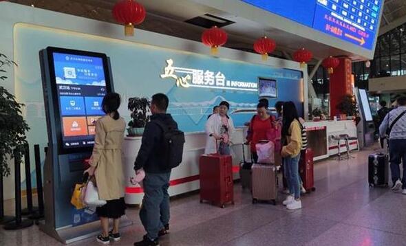 国庆节将至武汉迎来出行高峰 武铁增开935列客车助出行