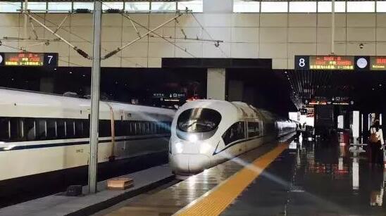 国庆节倒计时仅剩2天 郑州铁路加开列车76.5对保出行