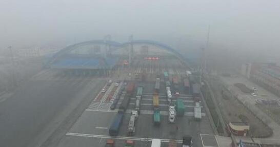 江苏发布大雾橙色预警 境内多条高速路段特级管制