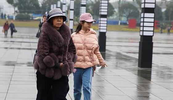 重庆持续阴雨气温难超26℃ 开州巫溪等地有大雨天气