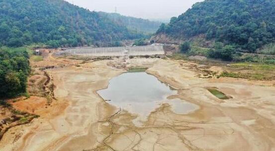 江西九江发布干旱红色预警 多个村庄居民用水告急