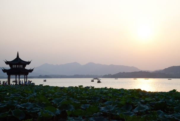 描写西湖的诗句 描写杭州西湖最美的古诗词