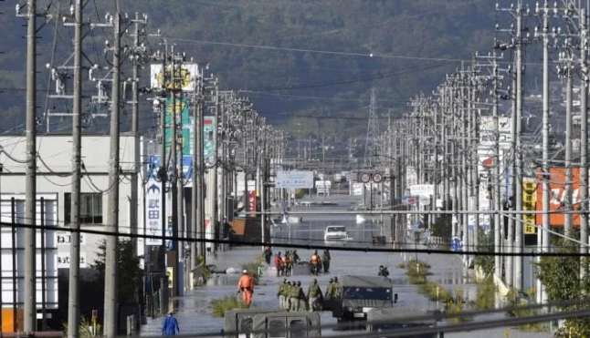 19号台风海贝思登陆日本现场实拍（图） 暴雨+山体滑坡让日本淤泥遍布