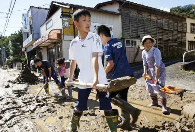 台风“海贝思”重创日本：11万人不分昼夜救援仍有超50人死亡