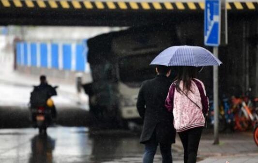 今日北京城迎来小雨天气 局地气温跌至14℃