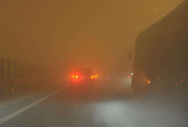 中央气象台发布大雾黄色预警 京津冀和甘肃有特强浓雾