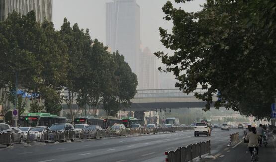 河南继续发布大雾黄色预警 省内18段高速交通管制