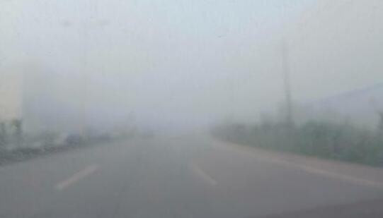 湖南多地出现能见度低于500米大雾 部分高速交通管制
