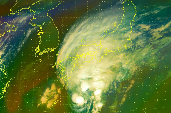 台风“浣熊”云系覆盖九州四国 日本南部沿海暴雨还要加大