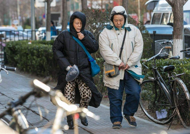 西北成雨雪“重灾区” 冷空气从新疆启程开始南下