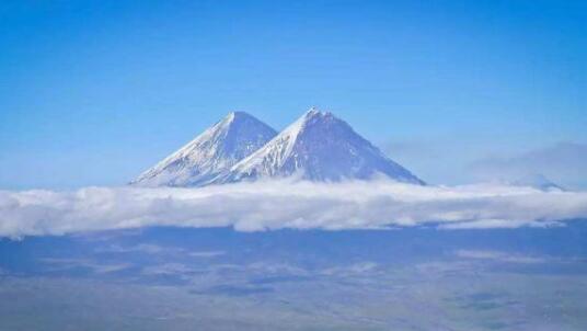 日本希韦卢奇火山大规模喷发 现场火山朝东南方向上扩散