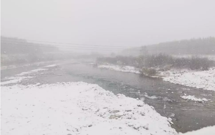 内蒙古大雪现场实拍（图） 积雪30厘米多地降温15℃